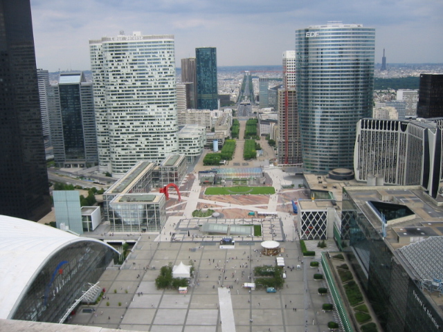 Le Defence, districte finances