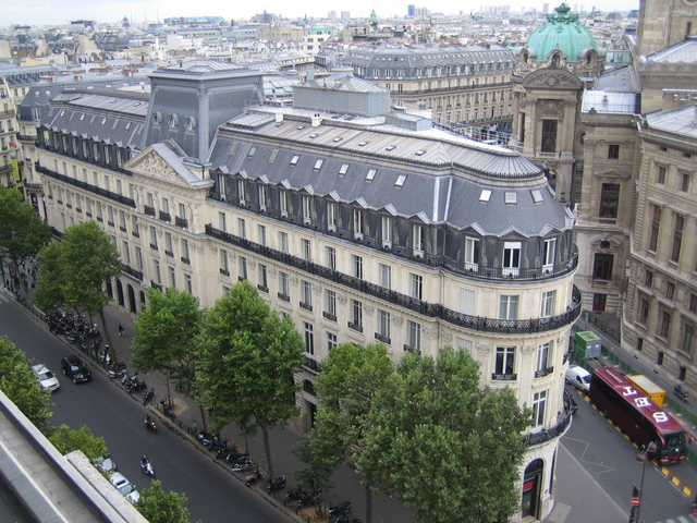 Edificies de le Bank de le Seine, en Paris