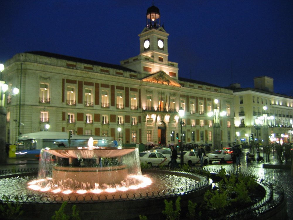 4.-_puerta_del_sol_punto_clave_de_madrid